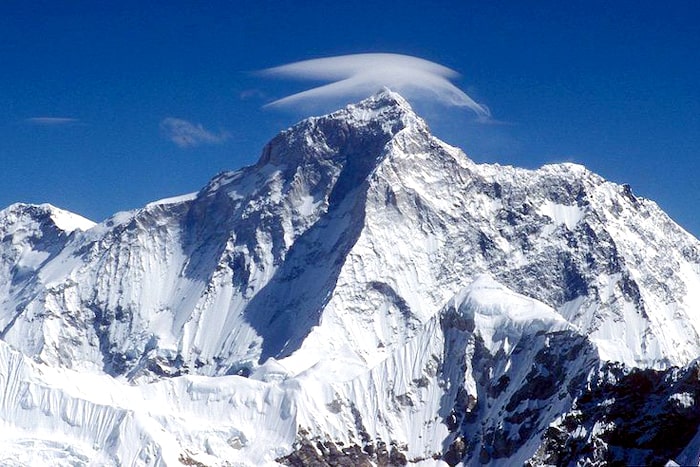 "Everest Dağı" Çin ile hangi ülkenin sınırları arasındadır?