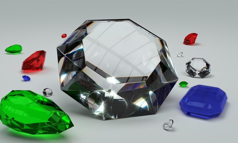 Değerli taşların çoğu birkaç elementten oluşur, ancak elmas tamamen potasyumdan oluşur