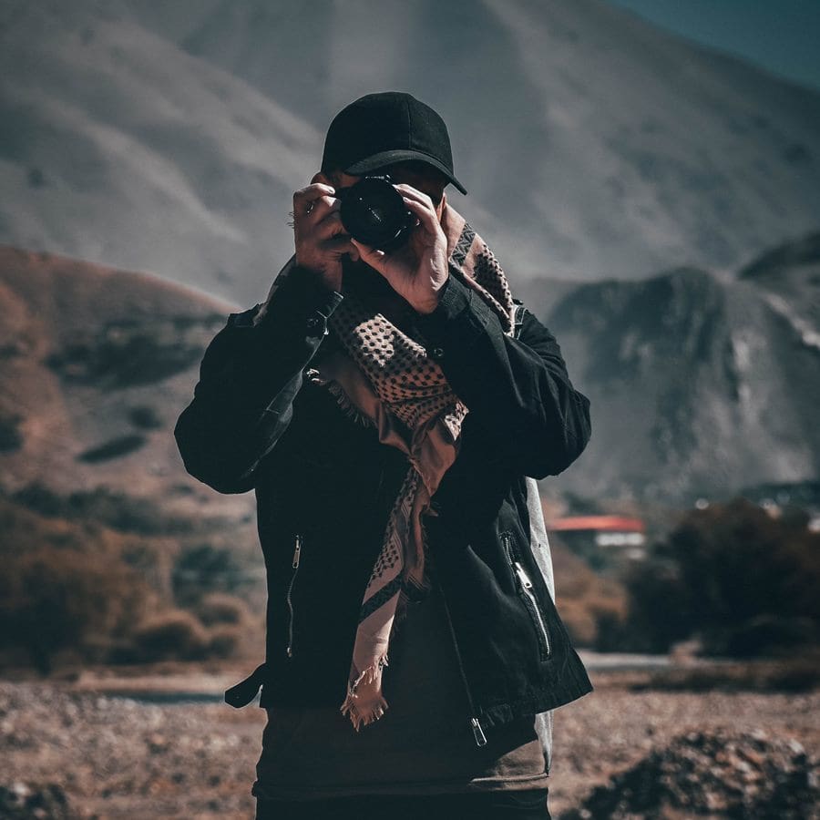 Fotoğraf Çeken Erkek Profil